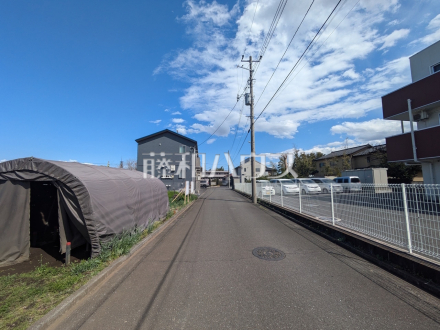 接道状況および現場風景　【小平市花小金井５丁目】 周辺環境などもあわせてご案内いたしますので、お気軽にお問い合わせください。／撮影日2025/04/04