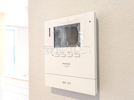 TVモニター付きインターホン　【国立市富士見台４丁目】　TVモニター付きインターホンのため訪問者がひと目で分かります。　／撮影日2025/08/07