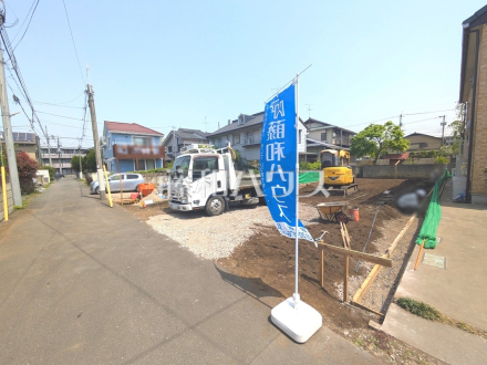 見学はしたいけど、なかなか時間が取れない…そんな方に出勤前や仕事終わりにマイホームを見学できるサポートをいたします。【小平市鈴木町２丁目】接道状況および現場風景　／撮影日2025/04/19