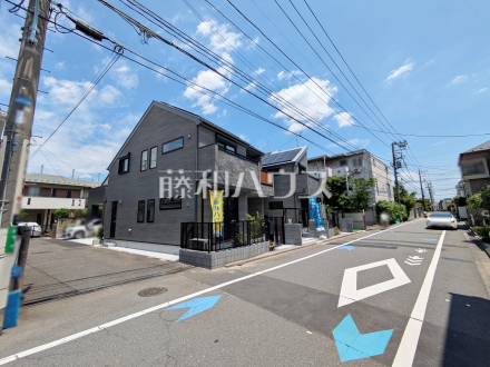 接道状況【杉並区宮前４丁目】 見学はしたいけど、なかなか時間が取れない・・・そんな方に出勤前や仕事終わりにマイホームを見学できるサポートをいたします。 ／撮影日2025/04/28