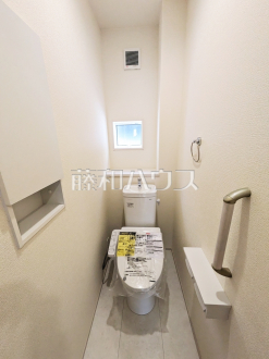 4号棟　トイレ　【新座市東２丁目】
きれいでさわやか、ウォシュレット付きトイレ　／撮影日2025/07/13