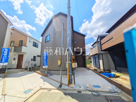 4号棟　外観　【新座市東２丁目】
生活に溶け込むシンプルなデザインの外観が魅力の新邸です。　／撮影日2025/07/13