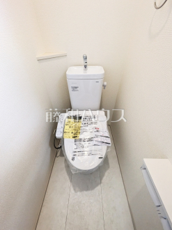 4号棟　トイレ　【新座市東２丁目】
きれいでさわやか、ウォシュレット付きトイレ　／撮影日2025/07/13