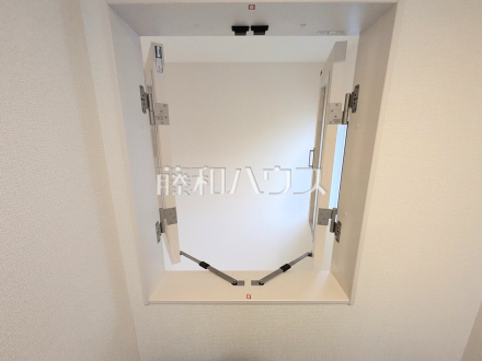 5号棟　吹き抜けに繋がる小窓　【新座市東２丁目】／撮影日2025/07/04
