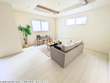 6号棟　リビング　【新座市東２丁目】
採光溢れるリビングで、家族団らんのひと時をお過ごし下さい。　／撮影日2025/07/13