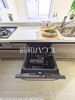 6号棟　食洗機　【新座市東２丁目】　食洗機は毎日の家事を軽減させてくれます。またワークトップも広々使え機能性も向上します。／撮影日2025/07/13