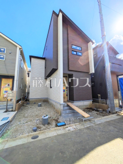 8号棟　 足場が外れて実際の外観が見えてきました。完成までもう少しです。 　【新座市東２丁目】／撮影日2025/07/13