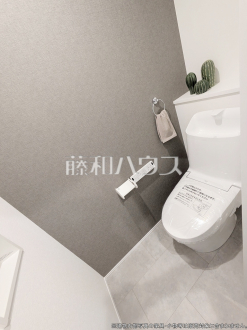 モデルハウス　パワーストリーム水栓&フチレス形状　【武蔵村山市大南１丁目】　強力な水流が便器鉢内のすみずみまで回り、少ない水でもしっかり汚れを洗い流します。さらに便器のフチはなくし、お掃除もラクラクです。／撮影日2025/07/13