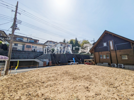 ■外観■
青空の広がる街区、ゆとりある敷地での新生活はいかがでしょうか。【日野市三沢２丁目】／撮影日2025/04/05