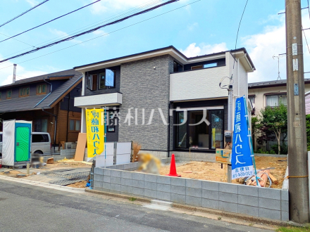 ■外観■　
順調に工事が進んでいます。実際の街並みの様子が段々見えて参りました。ぜひ実際に現地をご見学下さいませ。【日野市三沢２丁目】／撮影日2025/06/20