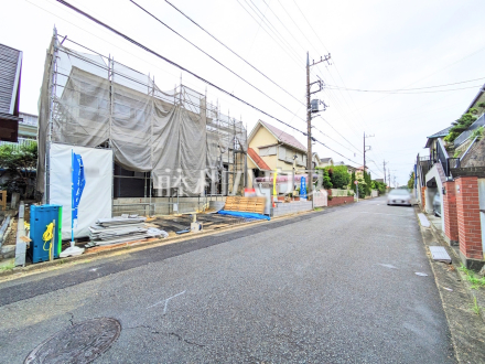 ■接道状況および現場風景■　
快適な暮らは空間のみの拘りではなく、素敵な環境であることも挙げられると思います。充実したインフラ、整備された街区、近隣に広がる自然に囲まれて心地よい暮らしを彩ります。／撮影日2025/06/14