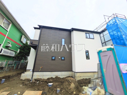 ≪2号棟　外観≫足場が外れて実際の外観が見えてきました。完成までもう少しです。【府中市小柳町４丁目】／撮影日2025/07/11