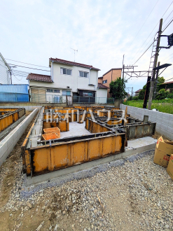 ≪1号棟　外観≫見学はしたいけど、なかなか時間が取れない・・・そんな方に出勤前や仕事終わりにマイホームを見学できるサポートをいたします。　【府中市小柳町４丁目】／撮影日2025/05/16