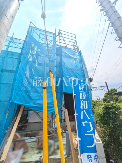 ≪1号棟　外観≫道路から奥まった住まいは、車や人通りも気にならずプライバシーの確保された住空間を保つことができます。　【府中市小柳町４丁目】／撮影日2025/06/13