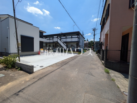 接道状況および現場風景　【東久留米市前沢３丁目】 完成前ですがご見学できます。通常ではなかなか見ることのできない建物構造も、建築中だからこそご覧になれます。 ／撮影日2025/06/23