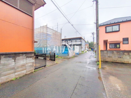接道状況および現場風景　【東久留米市前沢３丁目】 完成前ですがご見学できます。通常ではなかなか見ることのできない建物構造も、建築中だからこそご覧になれます。 ／撮影日2025/06/11