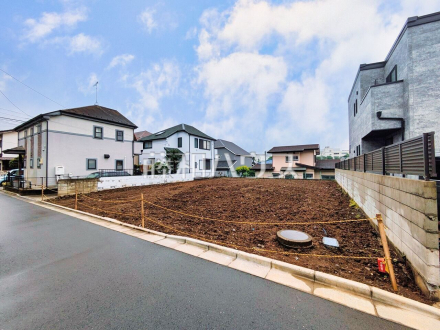 現地写真　【小平市鈴木町１丁目】 見学はしたいけど、なかなか時間が取れない・・・そんな方に出勤前や仕事終わりにマイホームを見学できるサポートをいたします。 ／撮影日2025/05/10