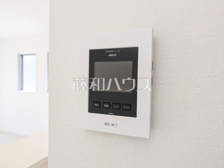 1号棟　防犯に役立つTVモニター付インターフォン　　TVモニター付きインターホンのため訪問者がひと目で分かります　／撮影日2025/08/29
