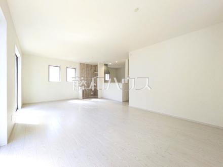 1号棟　リビング　【八王子市館町】／撮影日2025/08/29