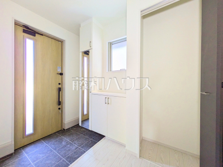 1号棟　玄関　【八王子市館町】／撮影日2025/08/29