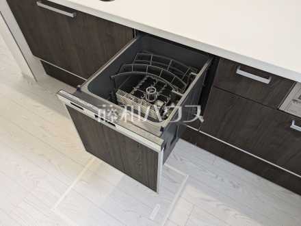 静音性や省エネ性に優れ、時間短縮に活躍する食器洗浄乾燥機　　後片付けの手間を削減し、趣味の時間や家族との時間を増やせる食器洗い乾燥機を標準装備　／撮影日2025/08/29