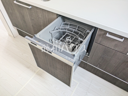 家事の時間を短縮するエコな食洗機　　食器が出し入れしやすいスライドオープン式の食器洗浄乾燥機　／撮影日2025/08/29