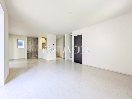 2号棟　リビング　【八王子市館町】／撮影日2025/08/29