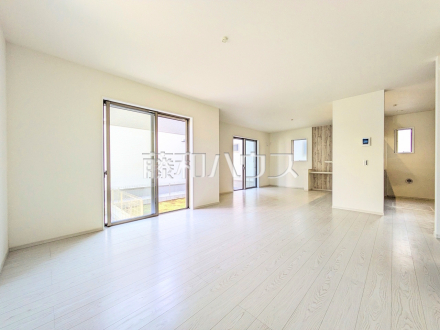 2号棟　リビング　【八王子市館町】／撮影日2025/08/29