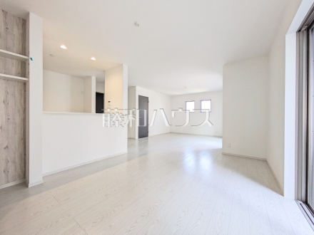 2号棟　リビング　【八王子市館町】／撮影日2025/08/29