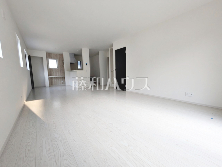 4号棟　リビング　【八王子市館町】／撮影日2025/08/22