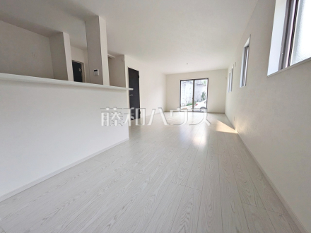 4号棟　リビング　【八王子市館町】／撮影日2025/08/22