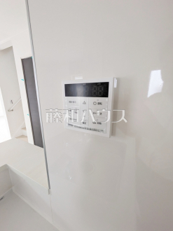 7号棟　浴室給湯リモコン　【八王子市館町】　追焚き機能付きなので、生活時間の違う家族に便利です。
／撮影日2025/08/22