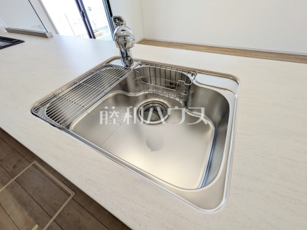 浄水器一体型水栓　【府中市分梅町２丁目】
　いつでもおいしいお水が飲める浄水器一体型水栓も完備　／撮影日2025/07/18