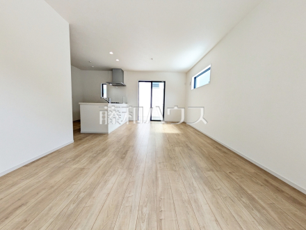 リビング　【府中市分梅町２丁目】
家族の集まるLDKはゆったり約17.5帖　／撮影日2025/07/18