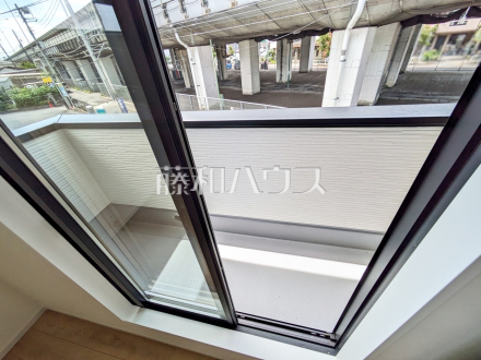 バルコニー　【府中市分梅町２丁目】
居室から直接バルコニーへ出られる為、晴れた日は布団を干すことができます。　／撮影日2025/07/18