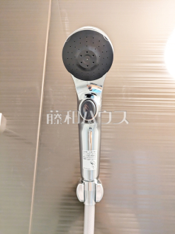 スイッチ付シャワーヘッド　【府中市分梅町２丁目】
　浴室のシャワーは手元で止水ができるスイッチ付シャワーヘッドにより、さらに節水効果がアップします。　／撮影日2025/07/18