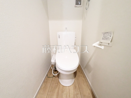 トイレ　【府中市分梅町２丁目】
各階にトイレがあると、階段の上り下りをせずに済むため就寝時なども便利です。　／撮影日2025/07/18