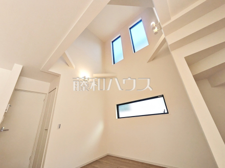 1号棟　リビング　【八王子市元本郷町３丁目】／撮影日2025/11/17