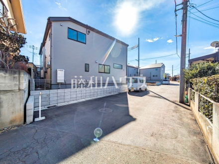 接道状況および現場風景　【清瀬市下宿２丁目】 建物のプレゼンをさせていただきますので、実際の完成イメージを思い描いていただくことができます。お気軽にお問合せ下さい。 ／撮影日2026/01/22