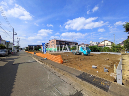 接道状況および現場風景　【三鷹市北野２丁目】平日のご案内も可能です。まずはお気軽にお問合せ下さいませ。／撮影日2025/06/20