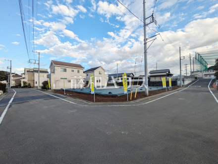 接道状況および現場風景　住まいの事なら地元で豊富な実績を誇る、地域密着の藤和ハウスへお任せ下さい！【日野市大字川辺堀之内】／撮影日2025/10/27