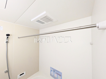 1号棟　浴室換気乾燥機　【立川市砂川町６丁目】　雨の日の強い味方！浴室換気乾燥機付きユニットバスで洗濯物が乾かせます。
／撮影日2025/10/31