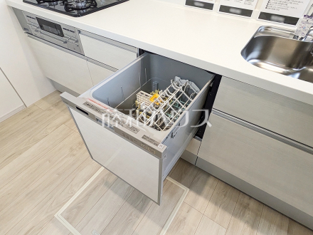1号棟　食器洗浄乾燥機　【立川市砂川町６丁目】　ビルトイン食洗機は毎日の家事を軽減させてくれます。またワークトップも広々使え機能性も向上します。 
／撮影日2025/10/31