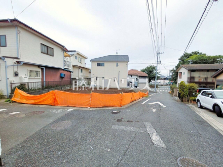接道状況および現場風景　【東久留米市野火止３丁目】 建物のプレゼンをさせていただきますので、実際の完成イメージを思い描いていただくことができます。お気軽にお問合せ下さい。 ／撮影日2025/05/19