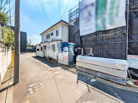 接道状況および現場風景　【東久留米市野火止３丁目】ぜひ実物をご覧いただきたく思います。喜んでご案内いたしますのでお気軽にお問合せ下さい。／撮影日2025/07/11