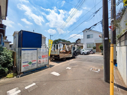 接道状況および現場風景　【東久留米市野火止３丁目】 物件の事、諸費用の事など、小さな疑問もお気軽にご連絡・ご相談下さい。 ／撮影日2025/06/17