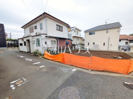 接道状況および現場風景　【東久留米市野火止３丁目】 建物のプレゼンをさせていただきますので、実際の完成イメージを思い描いていただくことができます。お気軽にお問合せ下さい。 ／撮影日2025/05/19