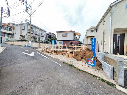接道状況および現場風景　【東久留米市野火止３丁目】 建物のプレゼンをさせていただきますので、実際の完成イメージを思い描いていただくことができます。お気軽にお問合せ下さい。 ／撮影日2025/06/06