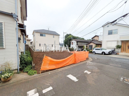 接道状況および現場風景　【東久留米市野火止３丁目】 見学はしたいけど、なかなか時間が取れない・・・そんな方に出勤前や仕事終わりにマイホームを見学できるサポートをいたします。 ／撮影日2025/05/19