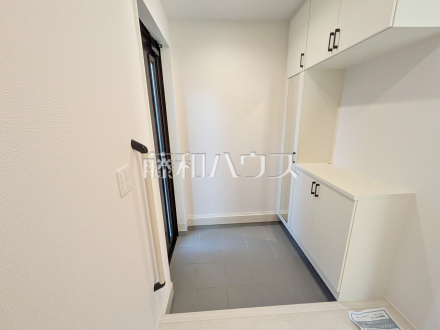 1号棟　玄関　【府中市四谷２丁目】／撮影日2025/12/27